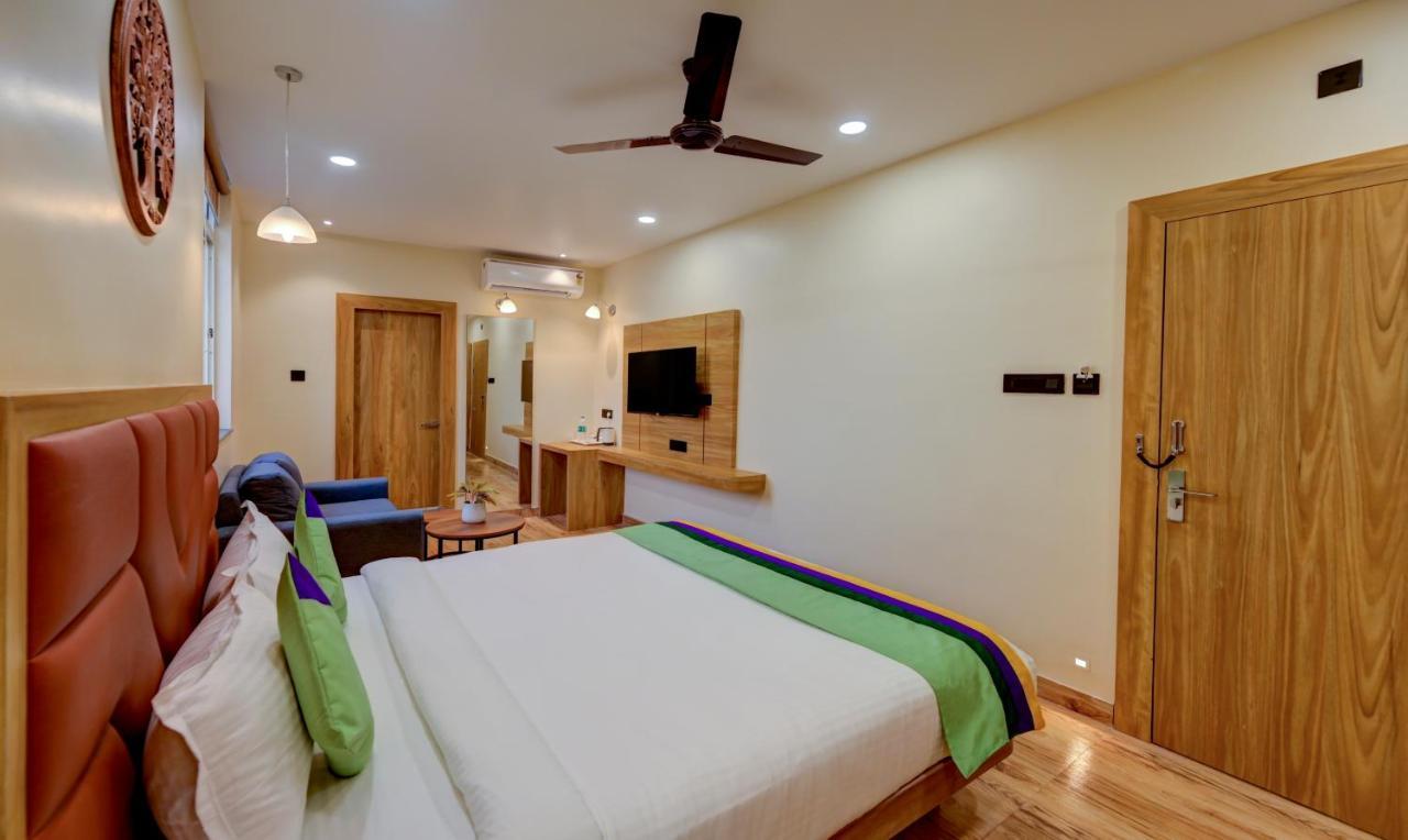 Treebo Aasma Downtown Hotel บูบันเนสชวาร์ ภายนอก รูปภาพ
