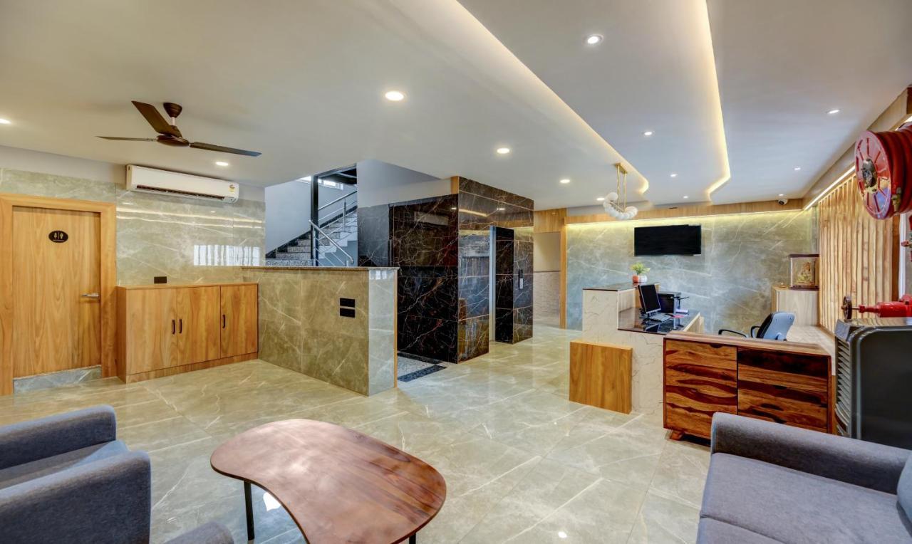 Treebo Aasma Downtown Hotel บูบันเนสชวาร์ ภายนอก รูปภาพ