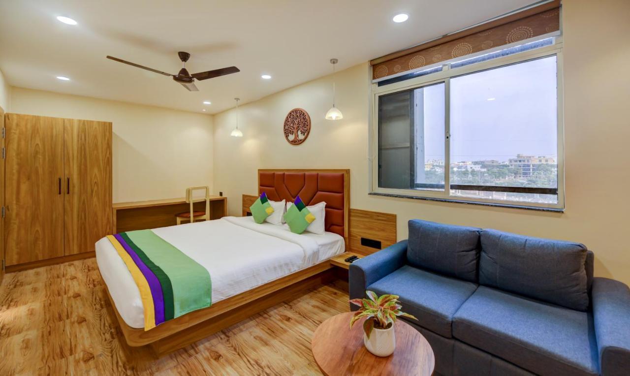 Treebo Aasma Downtown Hotel บูบันเนสชวาร์ ภายนอก รูปภาพ