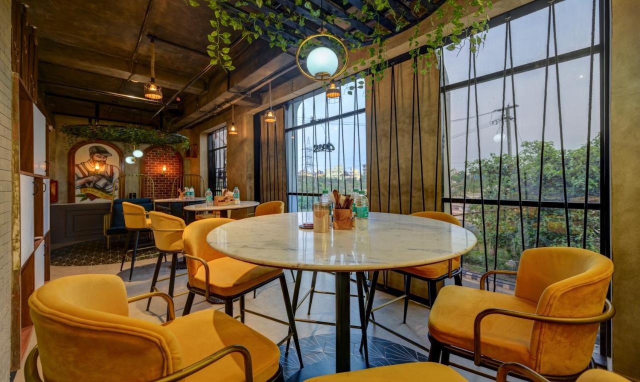Treebo Aasma Downtown Hotel บูบันเนสชวาร์ ภายนอก รูปภาพ